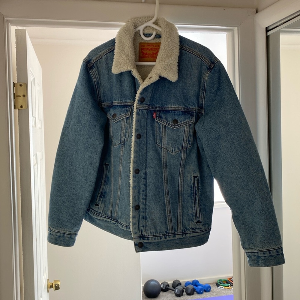 NWOT Mens Levi’s Sherpa jean jacket (M)